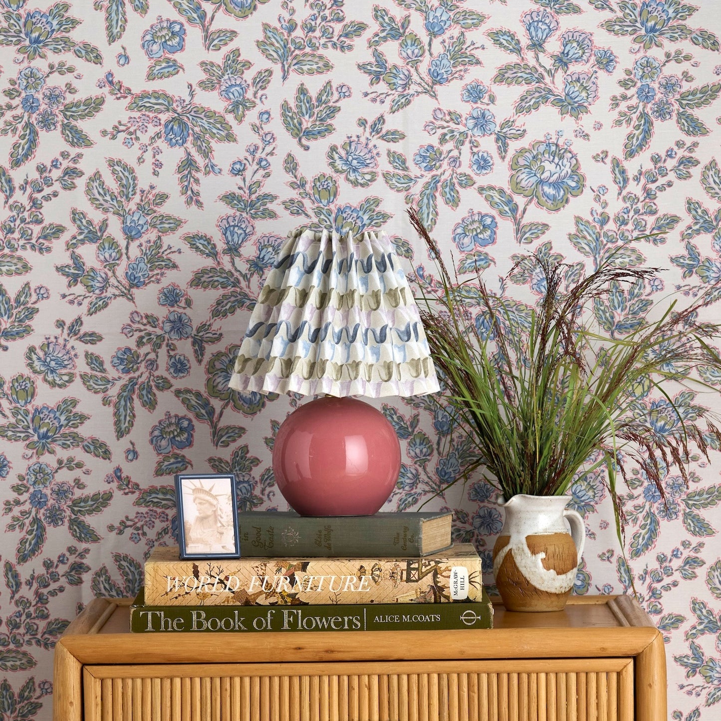 Parc Floral Wallpaper in Sweet Pea